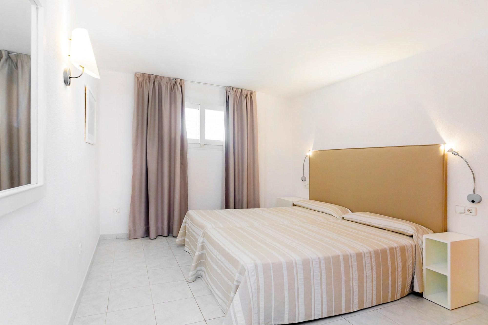 Aparthotel Duquesa Playa Santa Eularia des Riu Buitenkant foto