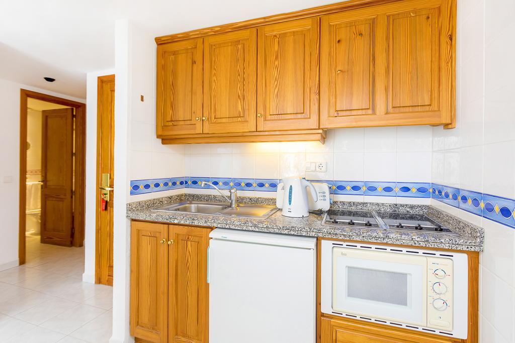Aparthotel Duquesa Playa Santa Eularia des Riu Buitenkant foto