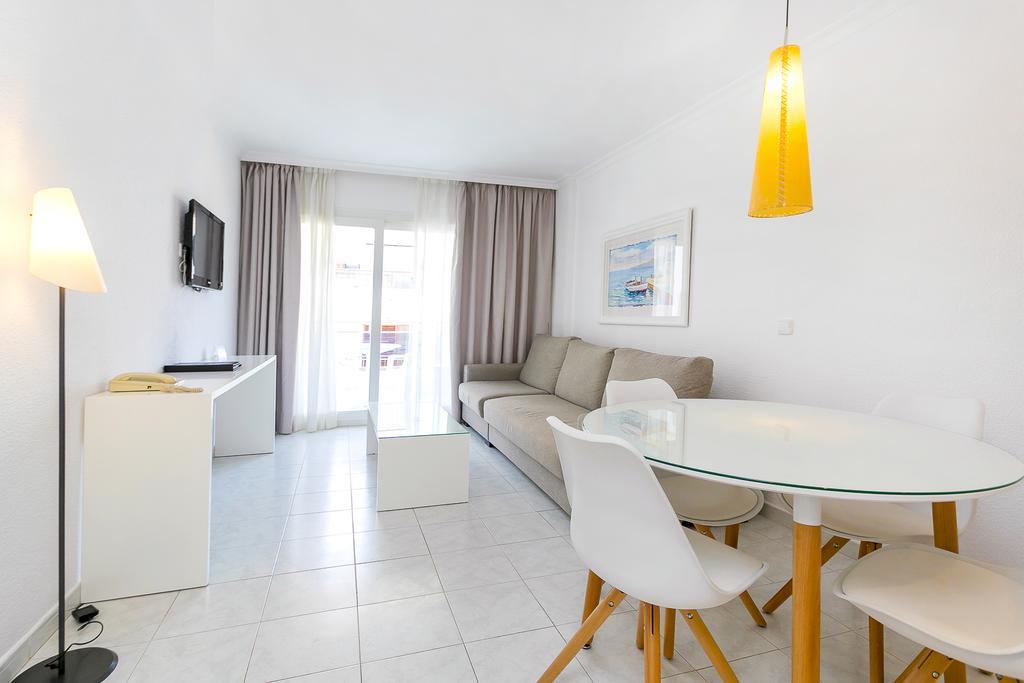Aparthotel Duquesa Playa Santa Eularia des Riu Buitenkant foto