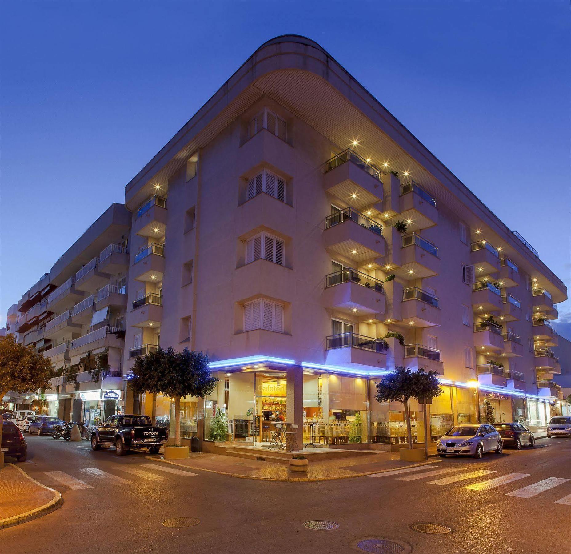 Aparthotel Duquesa Playa Santa Eularia des Riu Buitenkant foto